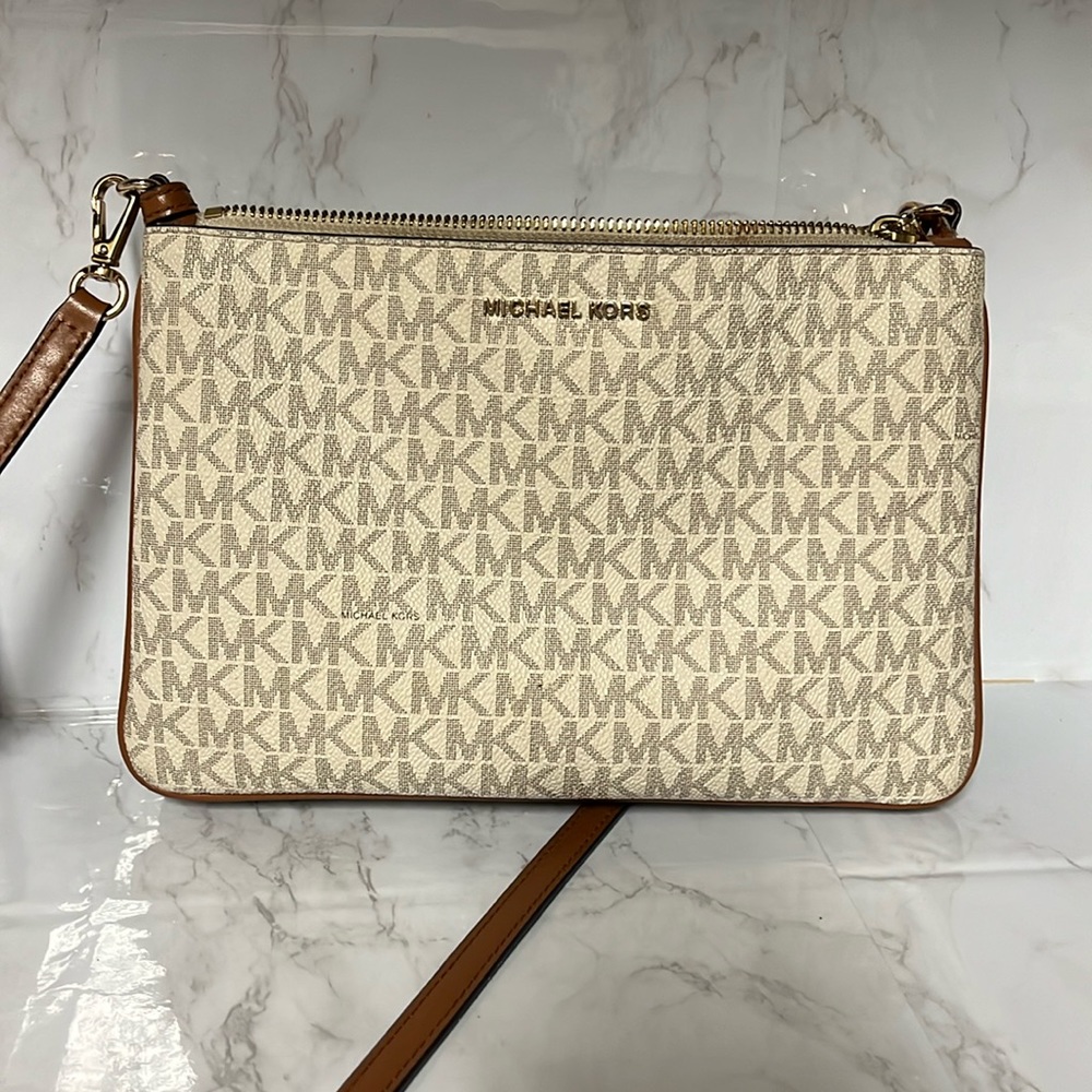 Michael kors crossbody